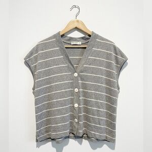 LA Relaxed Gray And White Striped V-Neck Button-Front Knit Sleeveless Boxy Top